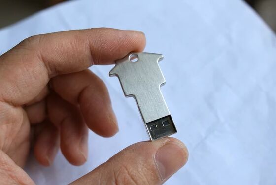 Pearl Chain Metal USB Flash Drive Silver Compact Storage Device Operating Temperature Minus 50 to Plus 80 Degrees Ideal for Business